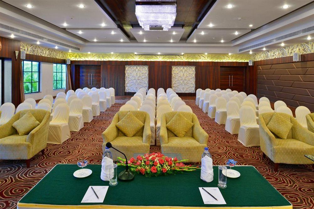 The Corinthians Resort And Club Púna Exteriér fotografie The Royal Hall