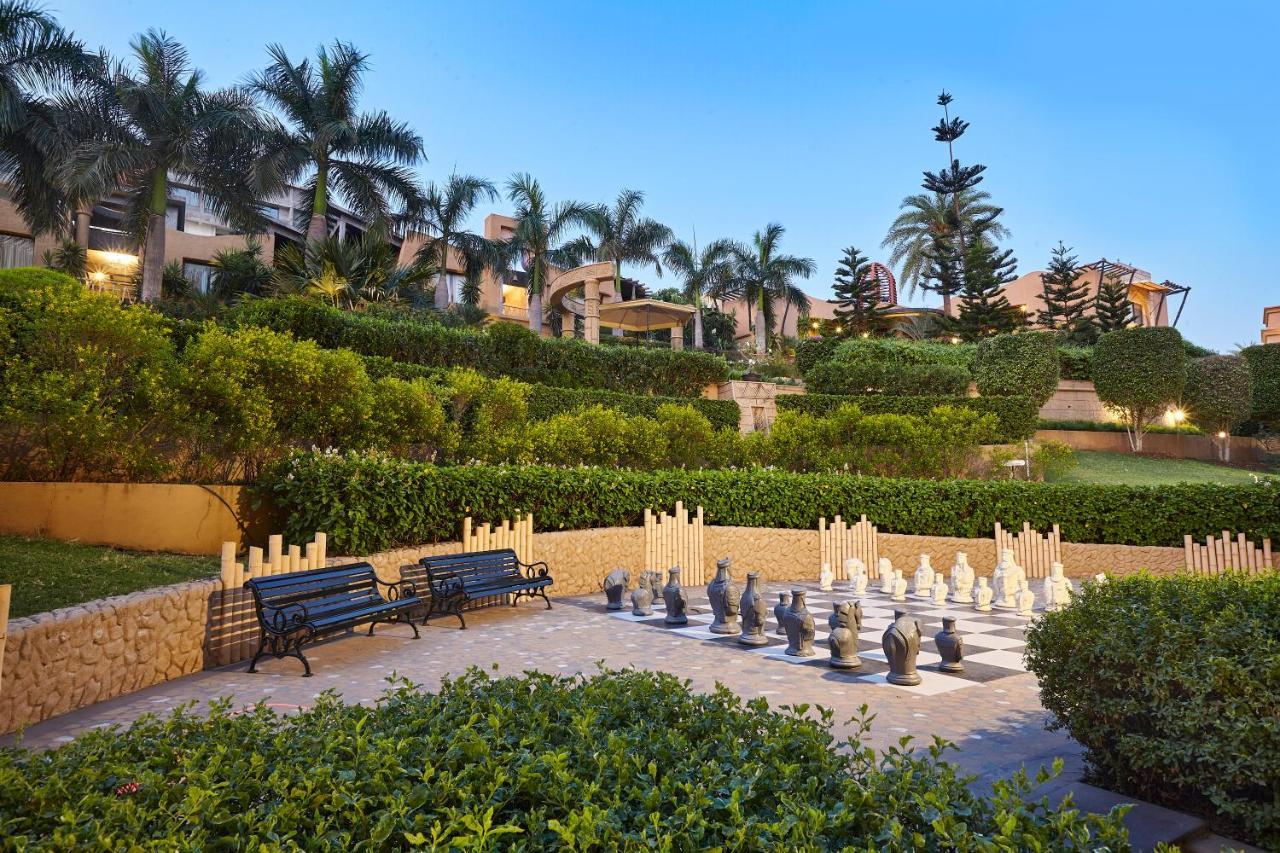 The Corinthians Resort And Club Púna Exteriér fotografie The Royal Garden Villas