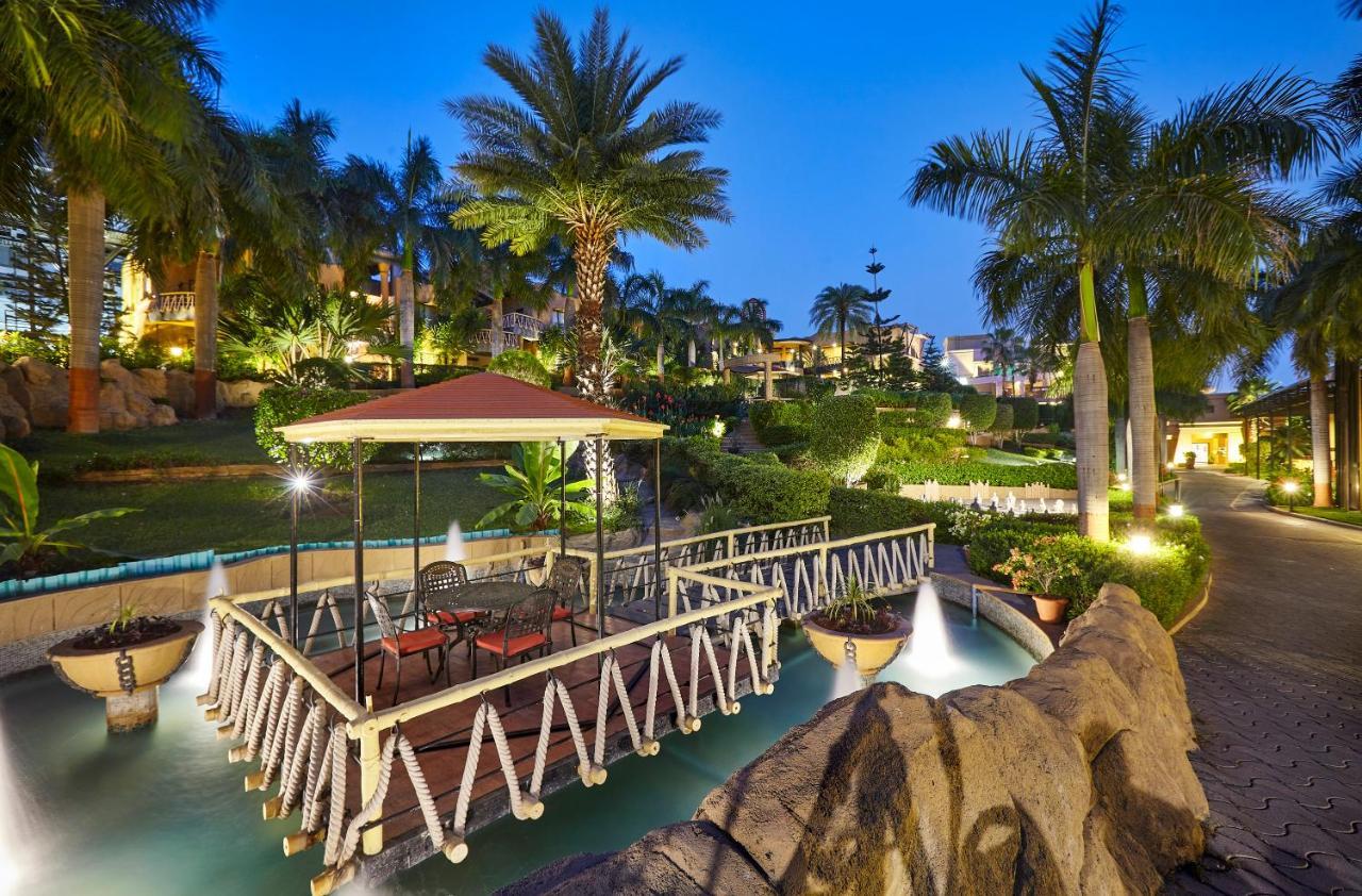 The Corinthians Resort And Club Púna Exteriér fotografie The Mirage