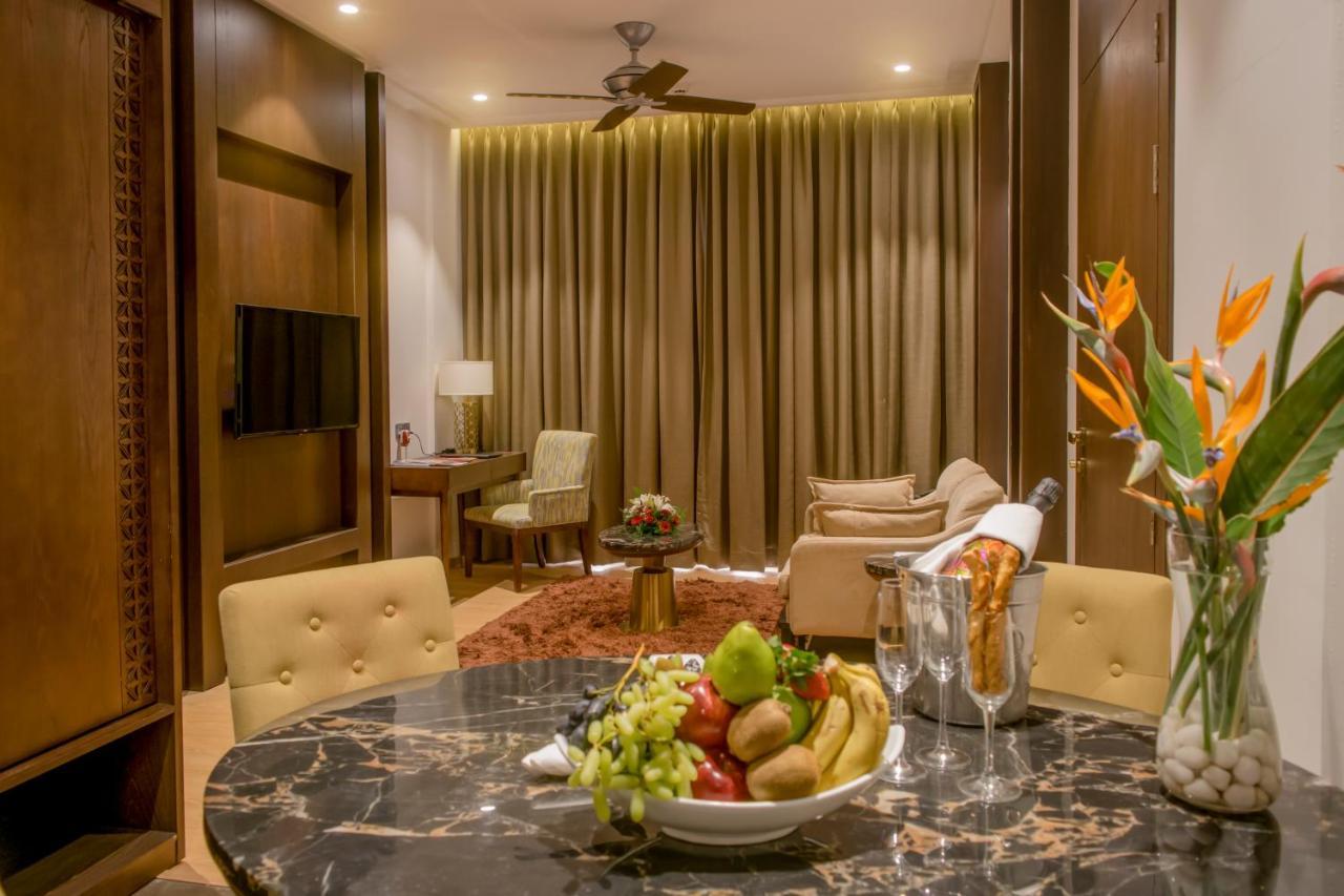 The Corinthians Resort And Club Púna Exteriér fotografie A suite at the Taj Bengal