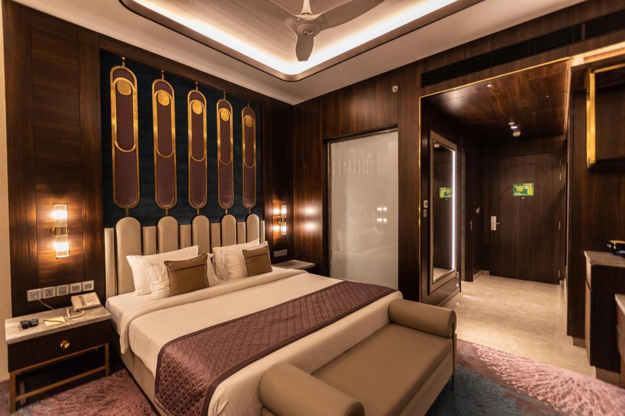 The Corinthians Resort And Club Púna Exteriér fotografie Suite room