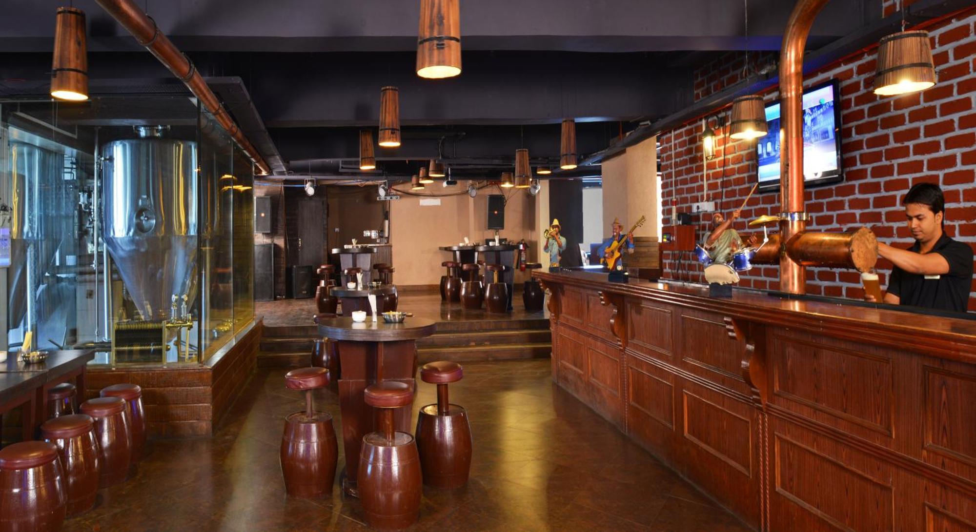 The Corinthians Resort And Club Púna Exteriér fotografie The bar at the brewery